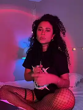 Snapshot of GabriSaenz chatting on 01.25.25 GabriSaenz online show from 01.25.25