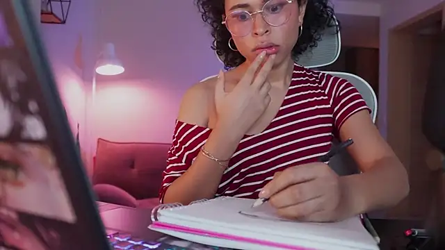 Snapshot of GabriSaenz chatting on 02.01.25 GabriSaenz online show from 02.01.25