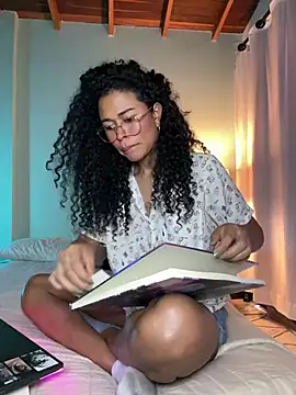 Snapshot of GabriSaenz chatting on 03.19.25 GabriSaenz online show from 03.19.25