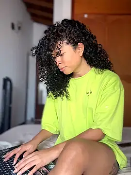 Snapshot of GabriSaenz chatting on 10.20.25 GabriSaenz online show from 10.20.25