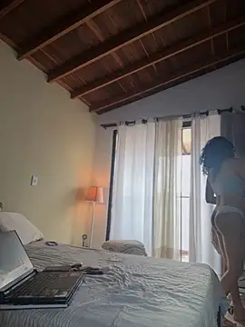 Snapshot of GabriSaenz chatting on 10.21.25 GabriSaenz online show from 10.21.25