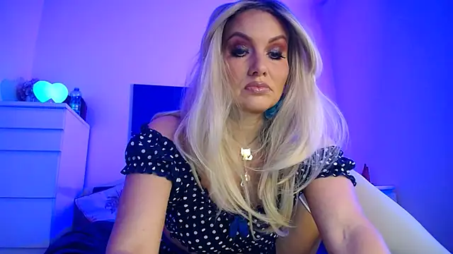 Tinkerbell822 online show from 02.16.25