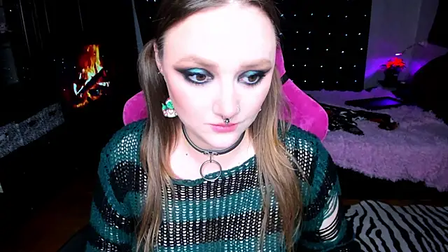 Snapshot of YourDyingBride chatting on 12.20.24 YourDyingBride online show from 12.20.24