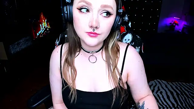 Snapshot of YourDyingBride chatting on 01.14.25 YourDyingBride online show from 01.14.25