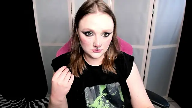 Snapshot of YourDyingBride chatting on 10.18.25 YourDyingBride online show from 10.18.25