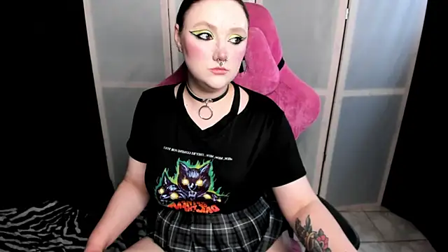 Snapshot of YourDyingBride chatting on 10.24.25 YourDyingBride online show from 10.24.25