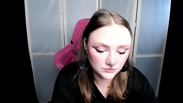 Snapshot of YourDyingBride chatting on 10.25.25 YourDyingBride online show from 10.25.25