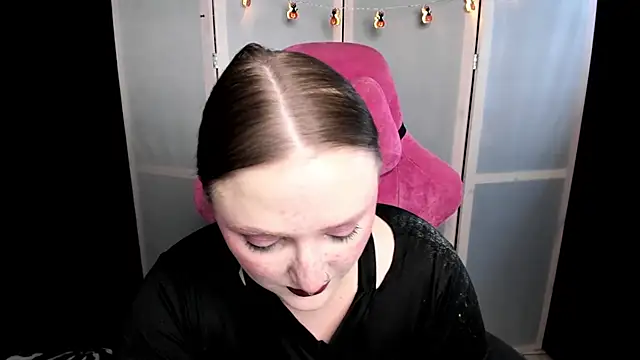 Snapshot of YourDyingBride chatting on 10.26.25 YourDyingBride online show from 10.26.25