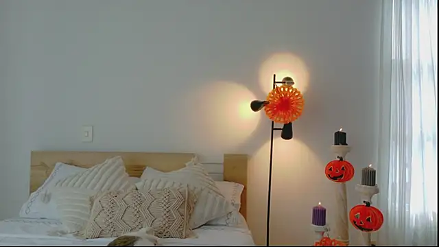 GrettaBenett online show from 10.31.25