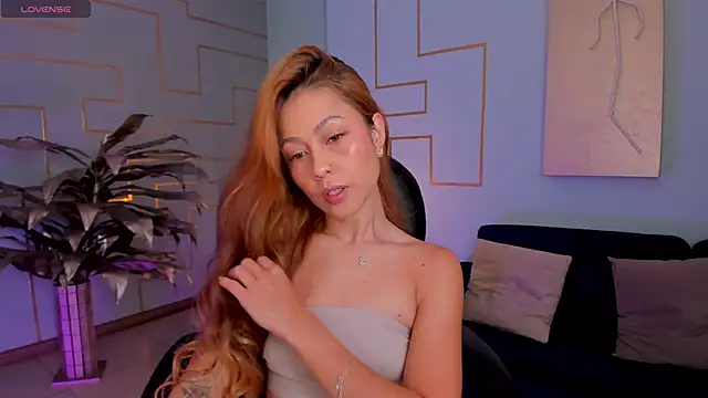 Snapshot of ErikaBenz_ chatting on 12.22.24 ErikaBenz online show from 12.22.24
