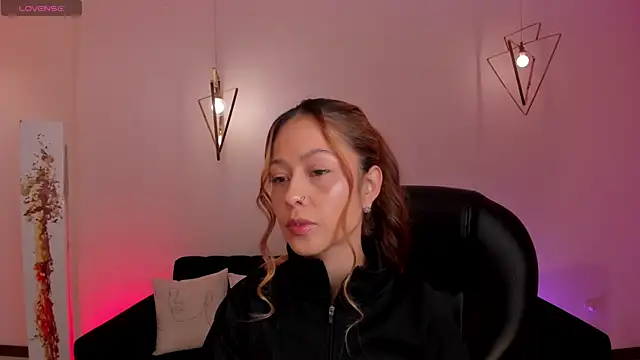 Snapshot of ErikaBenz_ chatting on 12.31.24 ErikaBenz online show from 12.31.24