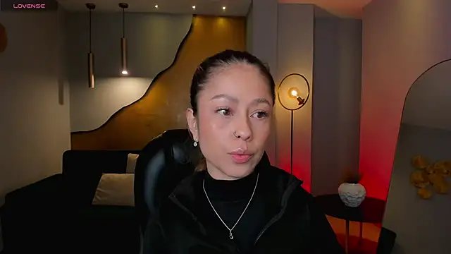 Snapshot of ErikaBenz_ chatting on 02.10.25 ErikaBenz online show from 02.10.25