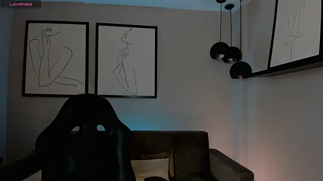 Snapshot of ErikaBenz_ chatting on 02.18.25 ErikaBenz online show from 02.18.25