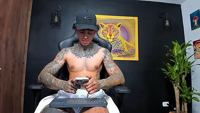 Snapshot of Aron_ford chatting on 01.28.25 Aron ford online show from 01.28.25