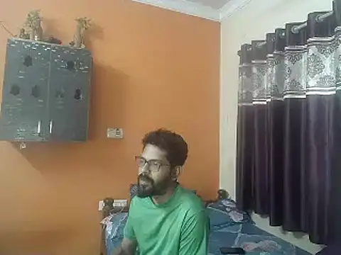Snapshot of Indiaguy4u chatting on 02.01.25 Indiaguy4u online show from 02.01.25