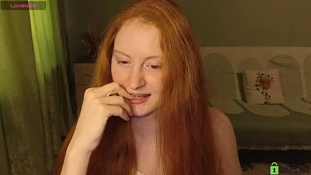 Snapshot of astoria_ross_ chatting on 05.20.26 astoria ross online show from 05.20.26