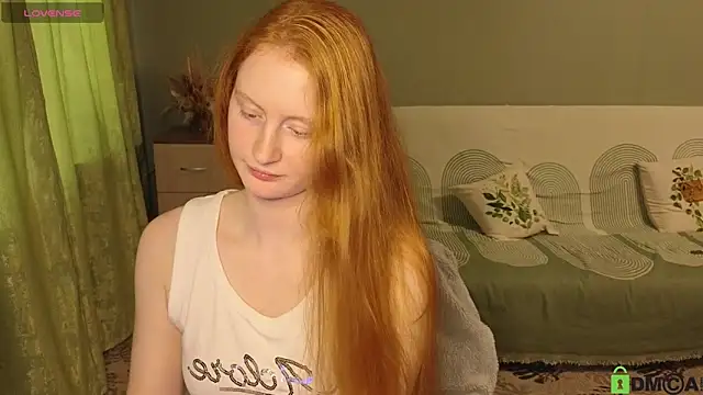 Snapshot of astoria_ross_ chatting on 05.26.26 astoria ross online show from 05.26.26