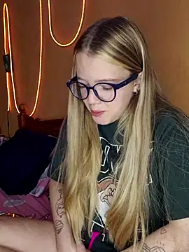 Snapshot of -veranito- chatting on 03.18.25 -veranito- online show from 03.18.25