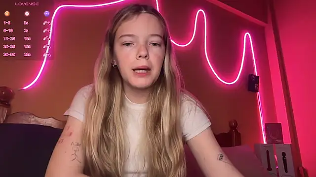 Snapshot of -veranito- chatting on 09.19.25 -veranito- online show from 09.19.25