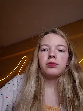 Snapshot of -veranito- chatting on 09.22.25 -veranito- online show from 09.22.25