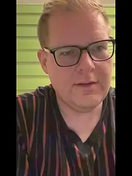 Snapshot of AnnualSunrise chatting on 10.07.25 AnnualSunrise online show from 10.07.25