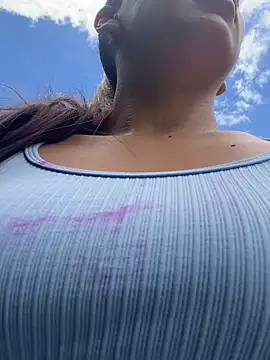 adila anich online show from 09.29.25