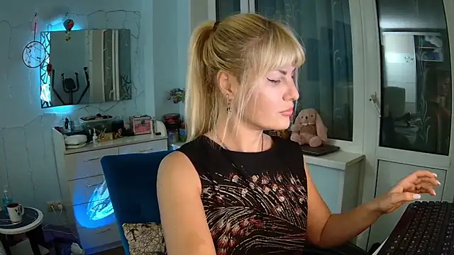 Snapshot of GlamSquirt chatting on 03.11.25 GlamSquirt online show from 03.11.25