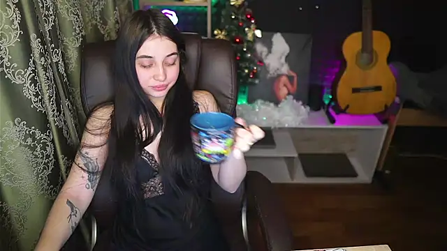 Snapshot of delicatedBailey chatting on 12.21.24 delicatedBailey online show from 12.21.24