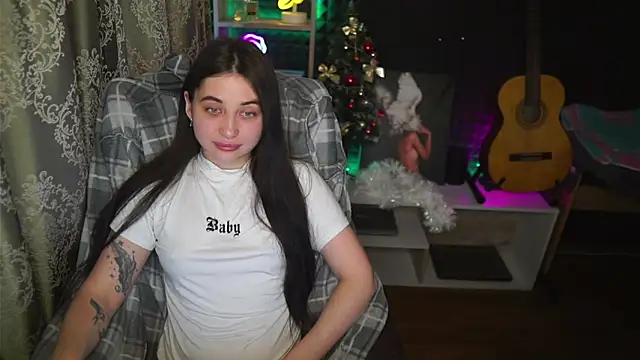 Snapshot of delicatedBailey chatting on 02.13.25 delicatedBailey online show from 02.13.25