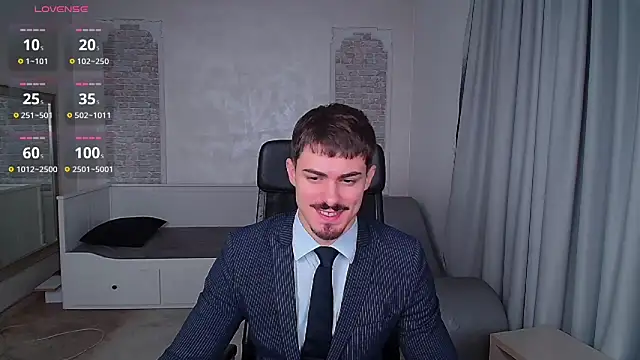 Snapshot of WilsonJules chatting on 12.09.24 WilsonJules online show from 12.09.24