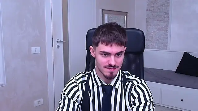 Snapshot of WilsonJules chatting on 01.06.25 WilsonJules online show from 01.06.25