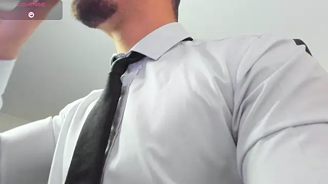 Snapshot of WilsonJules chatting on 10.05.25 WilsonJules online show from 10.05.25