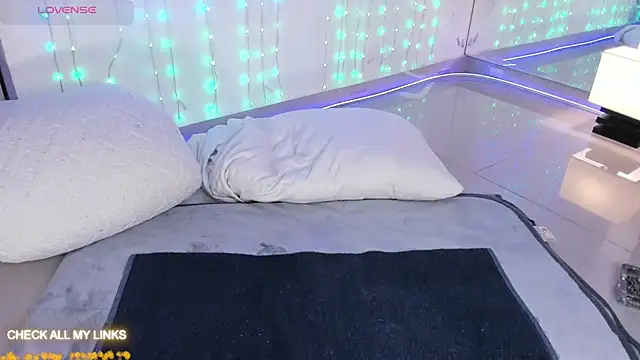 Snapshot of ohyesly_ chatting on 09.30.25 ohyesly  online show from 09.30.25