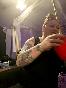 Snapshot of SexyZannaRose chatting on 10.11.25 SexyZannaRose online show from 10.11.25