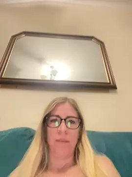 Snapshot of jayjencam chatting on 09.24.25 jayjencam online show from 09.24.25