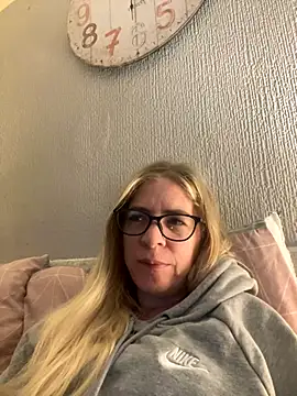 Snapshot of jayjencam chatting on 10.06.25 jayjencam online show from 10.06.25