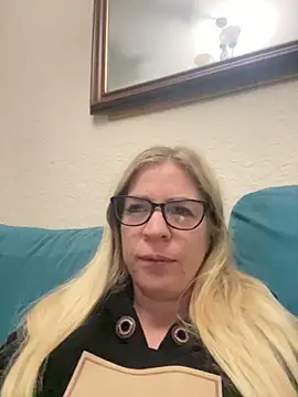 Snapshot of jayjencam chatting on 10.09.25 jayjencam online show from 10.09.25