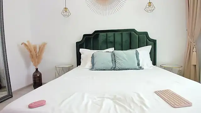 xLorenna online show from 03.27.26