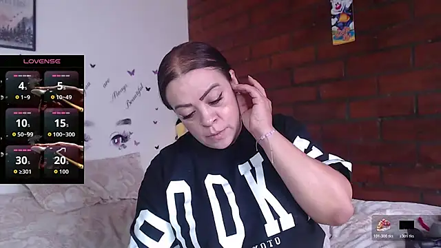 Snapshot of LIila28six chatting on 04.17.26 LIila28six online show from 04.17.26