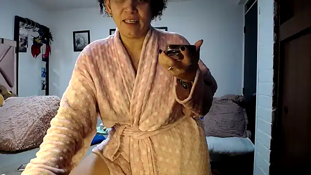 Snapshot of maturehoxx chatting on 01.11.25 maturehoxx online show from 01.11.25