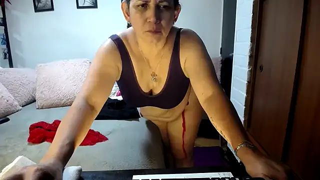 Snapshot of maturehoxx chatting on 02.20.25 maturehoxx online show from 02.20.25