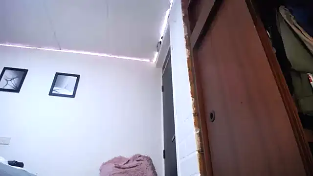 Snapshot of maturehoxx chatting on 03.15.25 maturehoxx online show from 03.15.25