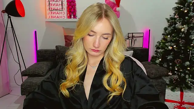 Snapshot of bella__rose chatting on 12.16.24 bella  rose online show from 12.16.24