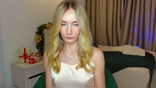 Snapshot of bella__rose chatting on 12.18.24 bella  rose online show from 12.18.24