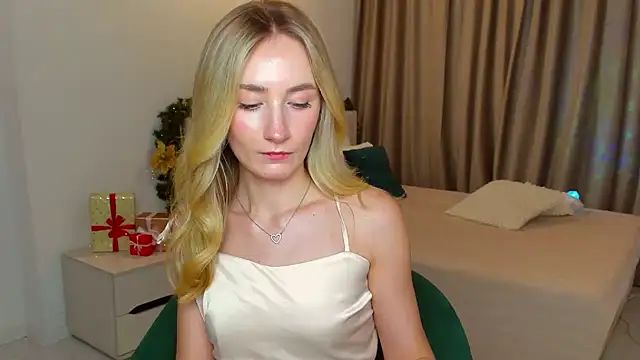 Snapshot of bella__rose chatting on 12.18.24 bella  rose online show from 12.18.24
