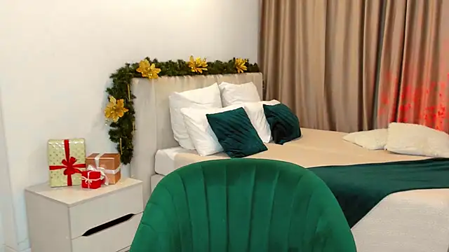 Snapshot of bella__rose chatting on 12.20.24 bella  rose online show from 12.20.24