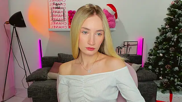 Snapshot of bella__rose chatting on 12.22.24 bella  rose online show from 12.22.24