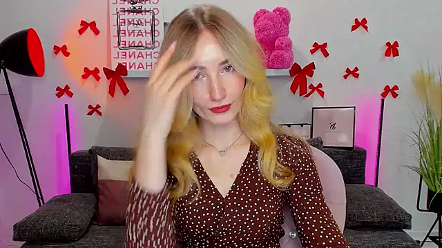 Snapshot of bella__rose chatting on 02.18.25 bella  rose online show from 02.18.25