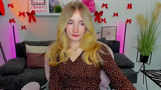 Snapshot of bella__rose chatting on 02.18.25 bella  rose online show from 02.18.25