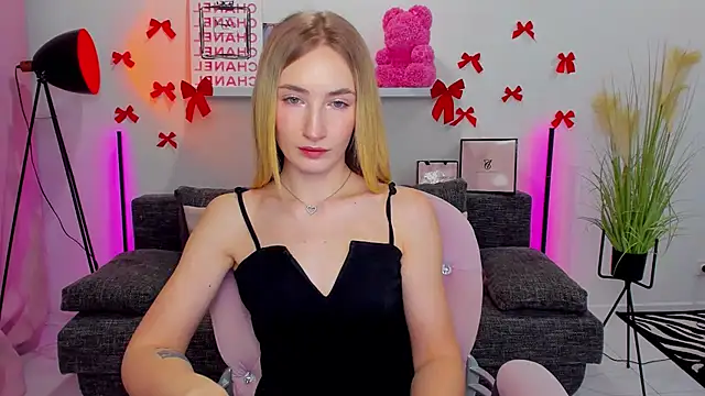 Snapshot of bella__rose chatting on 02.21.25 bella  rose online show from 02.21.25